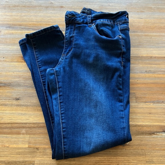 Tahari size 6 Kelly‎ Classic Skinny jean midrise medium wash - Picture 1 of 5